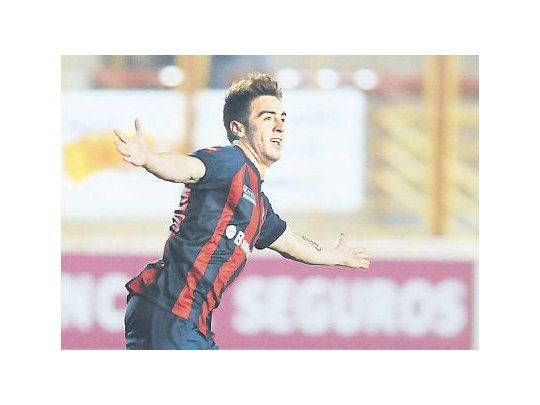 El lateral de San Lorenzo Julio Buffarini destacó que es justo que Boca sea el puntero, pero que su equipo dará pelea hasta el final.