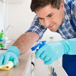 Especialistas explican por qué algunas personas recurren constantemente a la limpieza. Especialistas explican por qué algunas personas recurren constantemente a la limpieza.