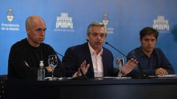 Horacio Rodr&iacute;guez Larreta, Alberto Fern&aacute;ndez y Axel Kicillof, durante la conferencia de prensa en la que explicaron las nuevas medidas para enfrentar al coronavirus.&nbsp;