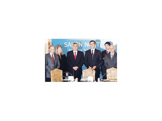 Florencio Randazzo junto al radical Gerardo Morales, el cobista Daniel Katz y Margarita Stolbizer, ahora ex Coalición Cívica, cuando se inauguró el diálogo político para la reforma.