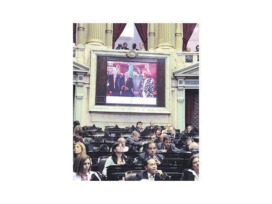 Ayer hubo Asamblea Legislativa para recibir al presidente del Perú, Ollanta Humala. Beatriz Rojkes de Alperovich, Amado Boudou y Julián Domínguez lo recibieron en el recinto.