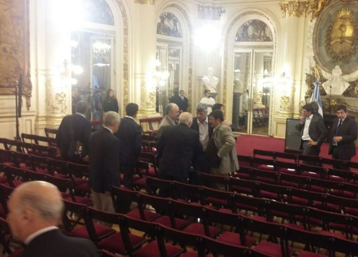 Mauricio Macri se reunió con empresarios para frenar despedidos.