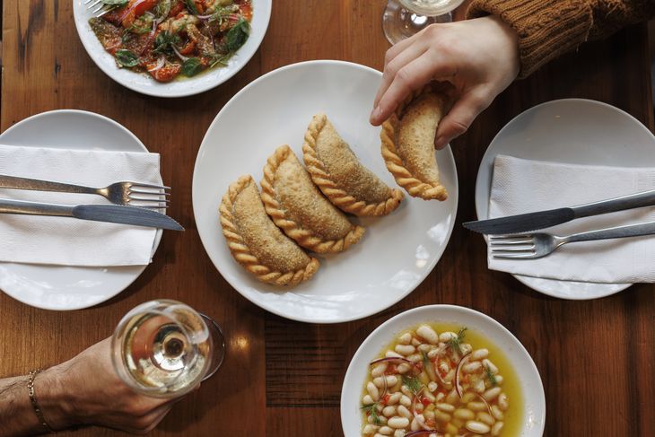 Unlike traditional approaches that focus on what you eat or how much, this practice is based on when each food group is consumed during a meal. Unlike traditional approaches that focus on what you eat or how much, this practice is based on when each food group is consumed during a meal.
