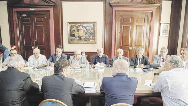 agenda. Kicillof, ayer en la Casa de Gobierno con cámaras empresariales, delegados gremiales y funcionarios, y con foco en blindar la seguridad.