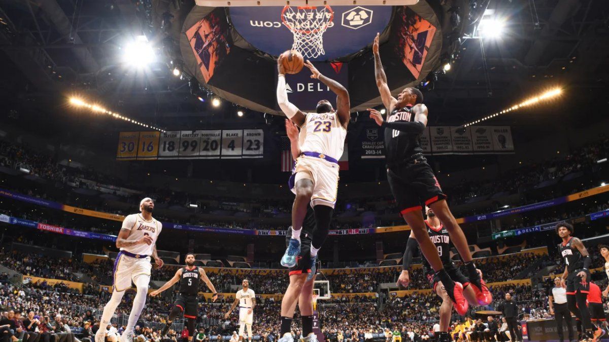 LeBron James, the 38-year-old kid who was the protagonist of a brutal play that spread around the world