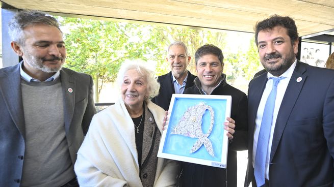 Axel Kicillof inauguró un centro para la memoria junto a Estela de Carlotto. Foto: Kicillof en X.