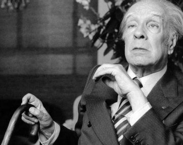 A 40 años de la muerte de Jorge Luis Borges, el Centro Cultural Recoleta presenta una gran exposición con objetos personales, textos inéditos, instalaciones artísticas y tecnología inmersiva. A 40 años de la muerte de Jorge Luis Borges, el Centro Cultural Recoleta presenta una gran exposición con objetos personales, textos inéditos, instalaciones artísticas y tecnología inmersiva.