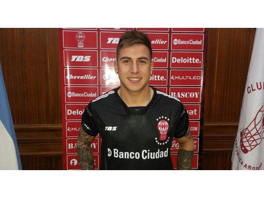Huracán subió esta foto de Solís con la camiseta del club a las redes sociales oficiales.
