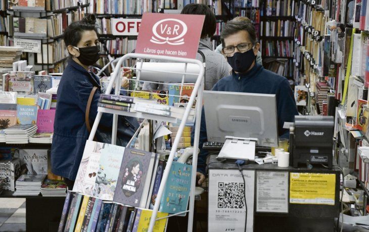A partir del miércoles las librerías no podrán atender al público porque no son un negocio esencial.