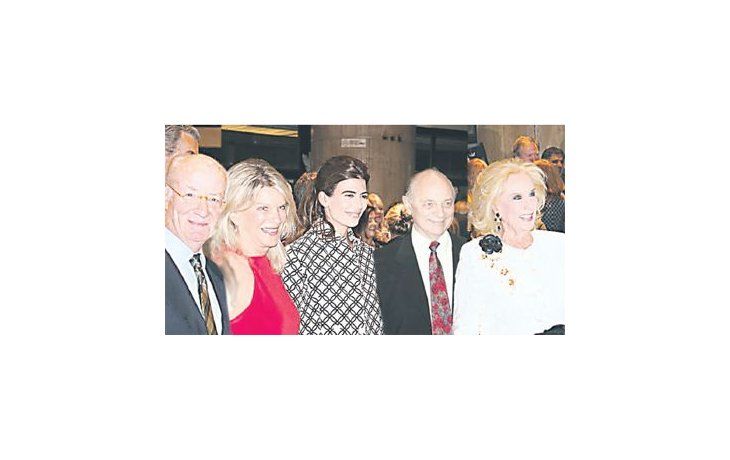 Brillos en la noche benéfica del San Martín: el empresario Paolo Rocca, Eva Soldati, activista en favor de esa sala, Juliana Awada (de Macri), el coreógrafo Mauricio Wainrot y la diva infaltable Mirtha Legrand.