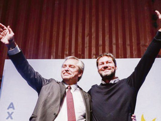 Campaña. Alberto Fernández acompañó ayer a Matías Lammens en un acto y hoy se irá en auto a Rosario y a Córdoba para el cierre de campaña.