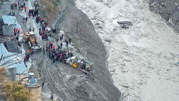 Rescatistas recuperan 26 cuerpos tras la rotura de un glaciar del Himalaya