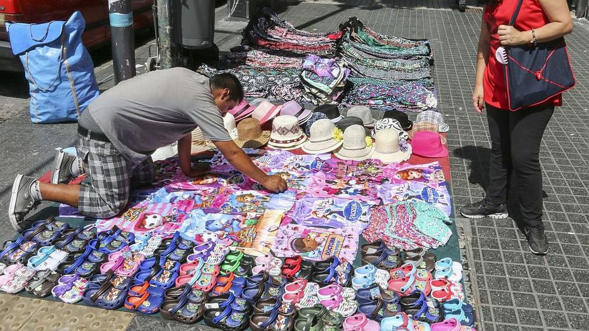 La venta ilegal callejera cay� 10,9% en el �ltimo a�o en CABA, aunque repunt� en abril