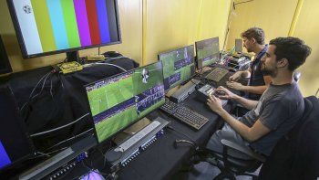 El VAR llegaría al fútbol argentino este año.