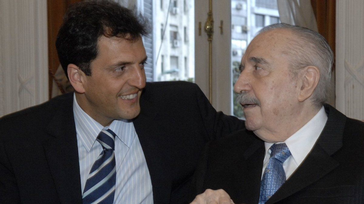 Massa homenajeó a Raúl Alfonsín por los 40 años de democracia