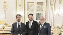 Visita. Sebastián Bagó, José Urtubey y Martín Cabrales en el Alvear para cenar y conocer al presidente de Ecuador, Guillermo Lasso.