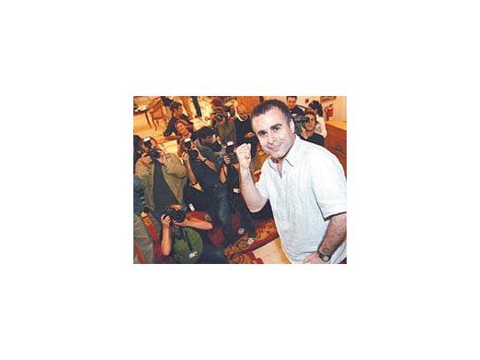 Ghobadi: «Me siento honrado de haber producido el primer equipo que hizo algo sobre los niños de la guerra y la primera coproducción Irán-Irak, tras tantos años de guerra entre ambos pueblos».