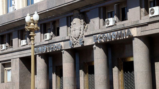 Los abultados vencimientos de deuda en dólares, una importante preocupación para el Gobierno y el mercado.
