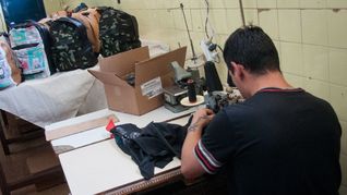 Un grupo de internos de la cárcel de Magdalena donó 30 mochilas.