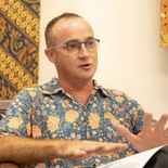 Barrett Comiskey fue desafiado por su profesor de la universidad para crear la tinta electrónica. Barrett Comiskey fue desafiado por su profesor de la universidad para crear la tinta electrónica.