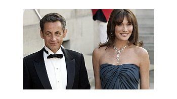 Carla Bruni junto a su esposo Nicola Sarkozy, presidente de Francia.