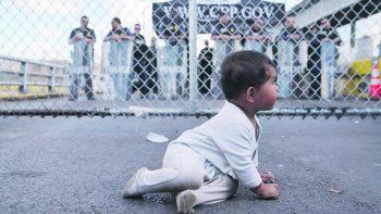 INHUMANO. El presidente Donald Trump lazó en 2017 un programa de “política cero” contra la inmigración ilegal que consistió mayormente en la separación de las familias que llegaban a la frontera. Los padres eran expulsados mientras los niños quedaban en centros de reclusión.&nbsp;
