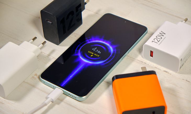 Usar cargadores originales o de calidad previene fluctuaciones que dañan el celular. Usar cargadores originales o de calidad previene fluctuaciones que dañan el celular.