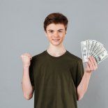 La manera en la que tus hijos pueden aprender a manejar su dinero de manera segura. La manera en la que tus hijos pueden aprender a manejar su dinero de manera segura.