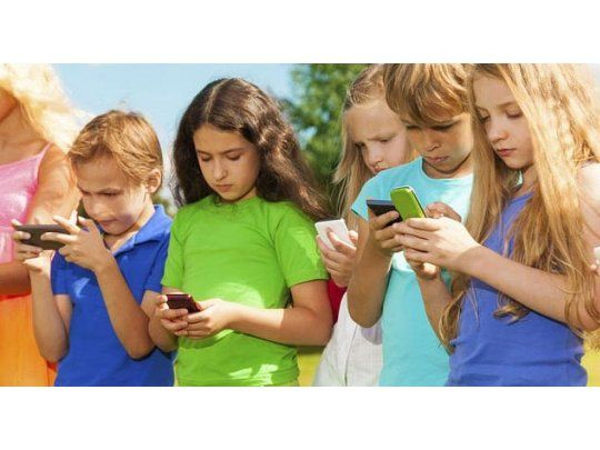 Piden a Apple combatir adicciones a dispositivos en niños