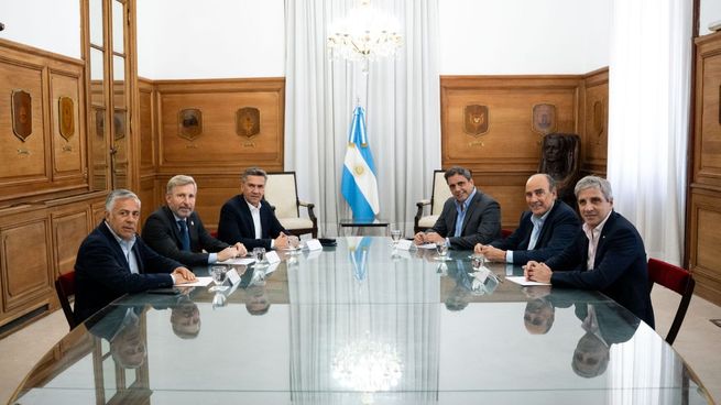 Gobernadores, reunidos con Lisandro Catalán y Luis Caputo.