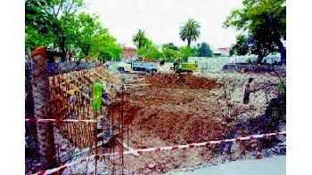 ámbito.com | El predio de Conesa y Pico hoy, a metros de la casa del ministro de Economía, donde se quiere construir un edificio de 11 pisos denunciado por los vecinos por contravenir normas de planeamiento urbano.