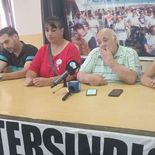 Conferencia de prensa de la Mesa Intersindical de Gremios Estatales en la que emplazó al gobernador de La Pampa para que convoque a paritarias. Conferencia de prensa de la Mesa Intersindical de Gremios Estatales en la que emplazó al gobernador de La Pampa para que convoque a paritarias.