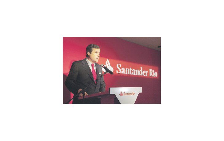 Enrique Cristofani, presidente del banco, fue el encargado de explicar los alcances de los nuevos créditos en dólares.