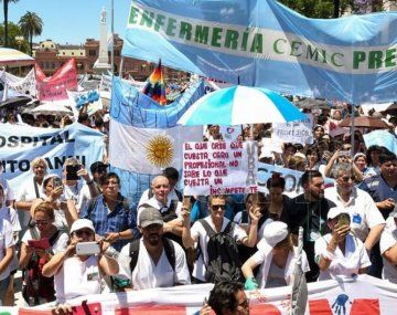 Los enfermeros reclaman salariosdignos y la inclusión dela enfermería en la carrera profesional de la salud de la Ciudad de BuenosAires, entre otras demandas