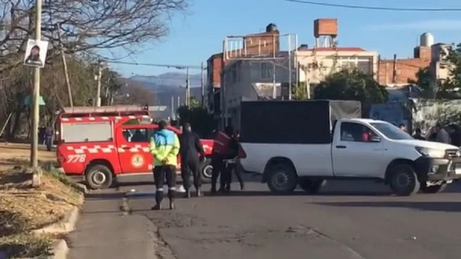Atropelló a mujer policía y la arrastró 180 metros.&nbsp;