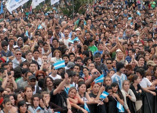Una multitud se dió cita en la Plaza de Mayo