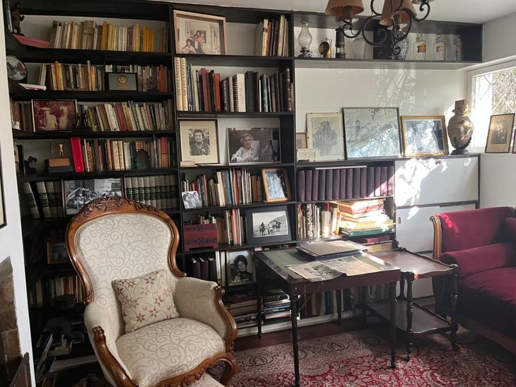 La casa fue diseñada por el reconocido arquitecto chileno Fernando Castillo Velasco. La casa fue diseñada por el reconocido arquitecto chileno Fernando Castillo Velasco.