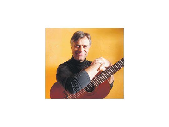 El músico argentino residente en Italia está en Buenos Aires para presentar su nuevo disco «Ala y Raíz», este domingo en Café Vinilo.