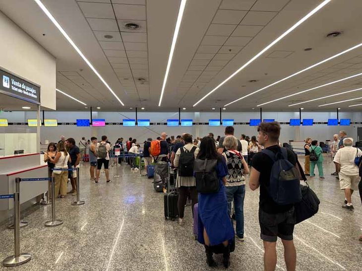 A Ezeiza llegan menos turistas del exterior, según el INDEC A Ezeiza llegan menos turistas del exterior, según el INDEC