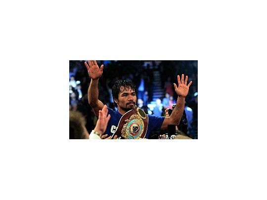 El filipino Manny Pacquiao retuvo la corona welter del OMB ante el estadounidense Shane Mosley.
