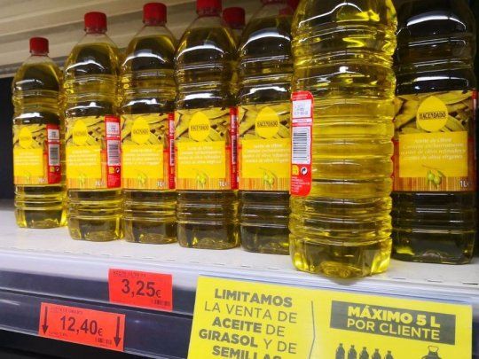 Desde enero de 2021, en el área del euro el aceite es ahora un 34% más caro, y los cereales y los lácteos y huevos son un 12% y 13% respectivamente. En España, la escalada de precios se muestra más grave.