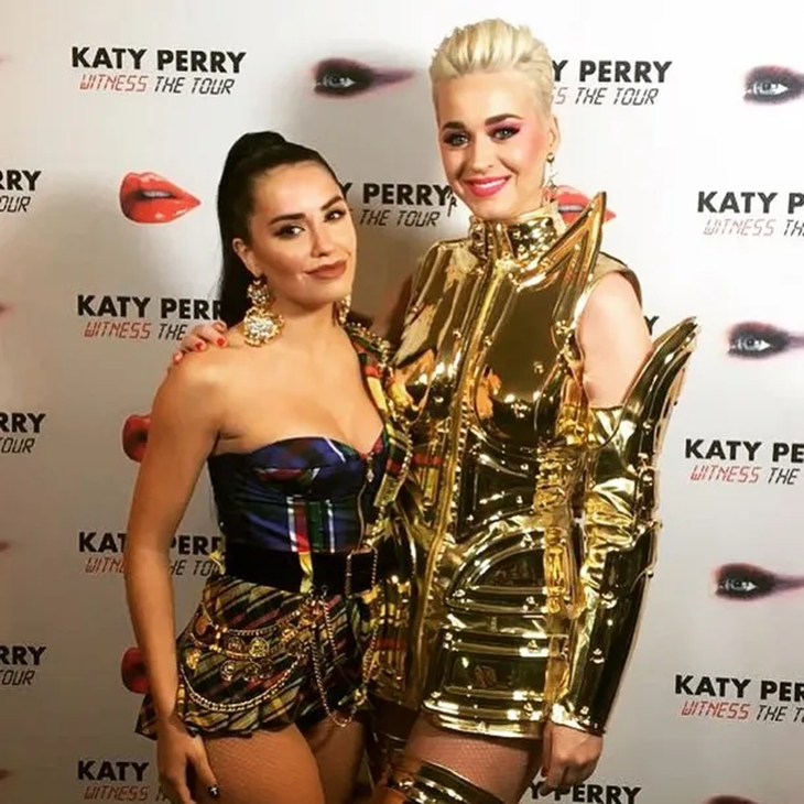 Katy Perry junto a Lali Espósito en su show del 2018 en el Club Ciudad de Buenos Aires. Katy Perry junto a Lali Espósito en su show del 2018 en el Club Ciudad de Buenos Aires.