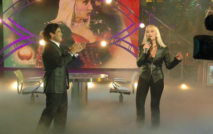 Especiales, una película y estadios repletos: la relación de Raffaella Carrá con Argentina