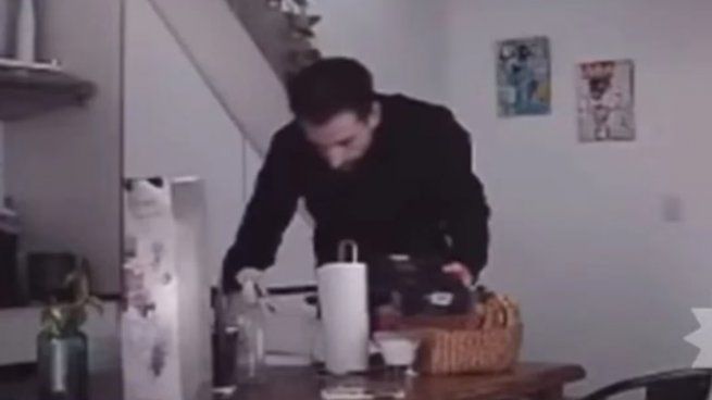 Le faltaban cosas en su casa, instaló una cámara y descubrió que su vecino era el ladrón