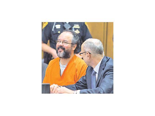 Ariel Castro escuchó ayer su pena. Secuestró durante más de una década a tres jóvenes de quienes abusó y torturó en reiteradas oportunidades. Dijo estar enfermo y ser una víctima.