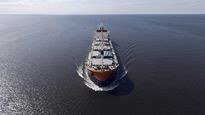El Estrecho de Ormuz, vital para el tránsito del 20% del petróleo mundial, permanece cerrado por Irán, elevando los costos de flete a niveles nunca vistos.