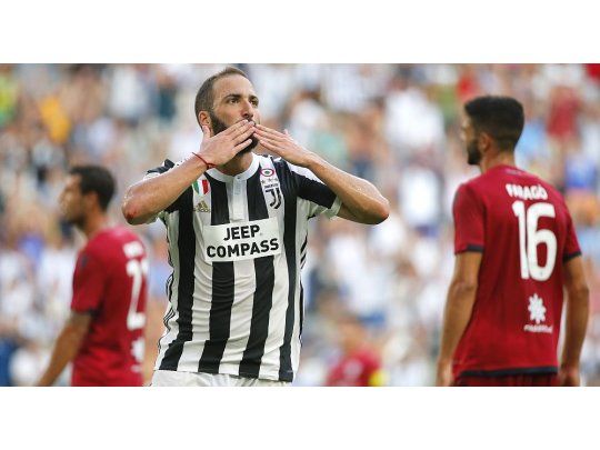 Higuaín y Dybala, figuras en el debut de una temporada en la que Juventus va por todo