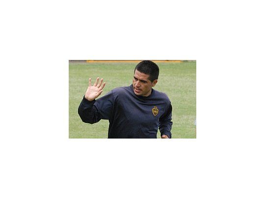 Juan Román Riquelme volció a entrenar en forma dirferenciada y estiman que tampoco estará para entrentar a San Lorenzo.