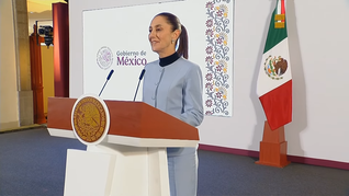 Claudia Sheinbaum brinda la cuarta Mañanera del Pueblo de esta semana.