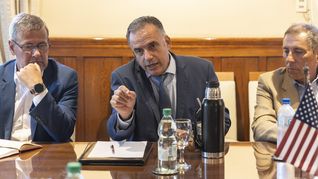 El gobierno no se cierra a sus oportunidades comerciales con China y Europa y aclara que eso no va en contraposición con lo que nos plantea Estados Unidos. El gobierno no se cierra a sus oportunidades comerciales con China y Europa y aclara que eso no va en contraposición con lo que nos plantea Estados Unidos.